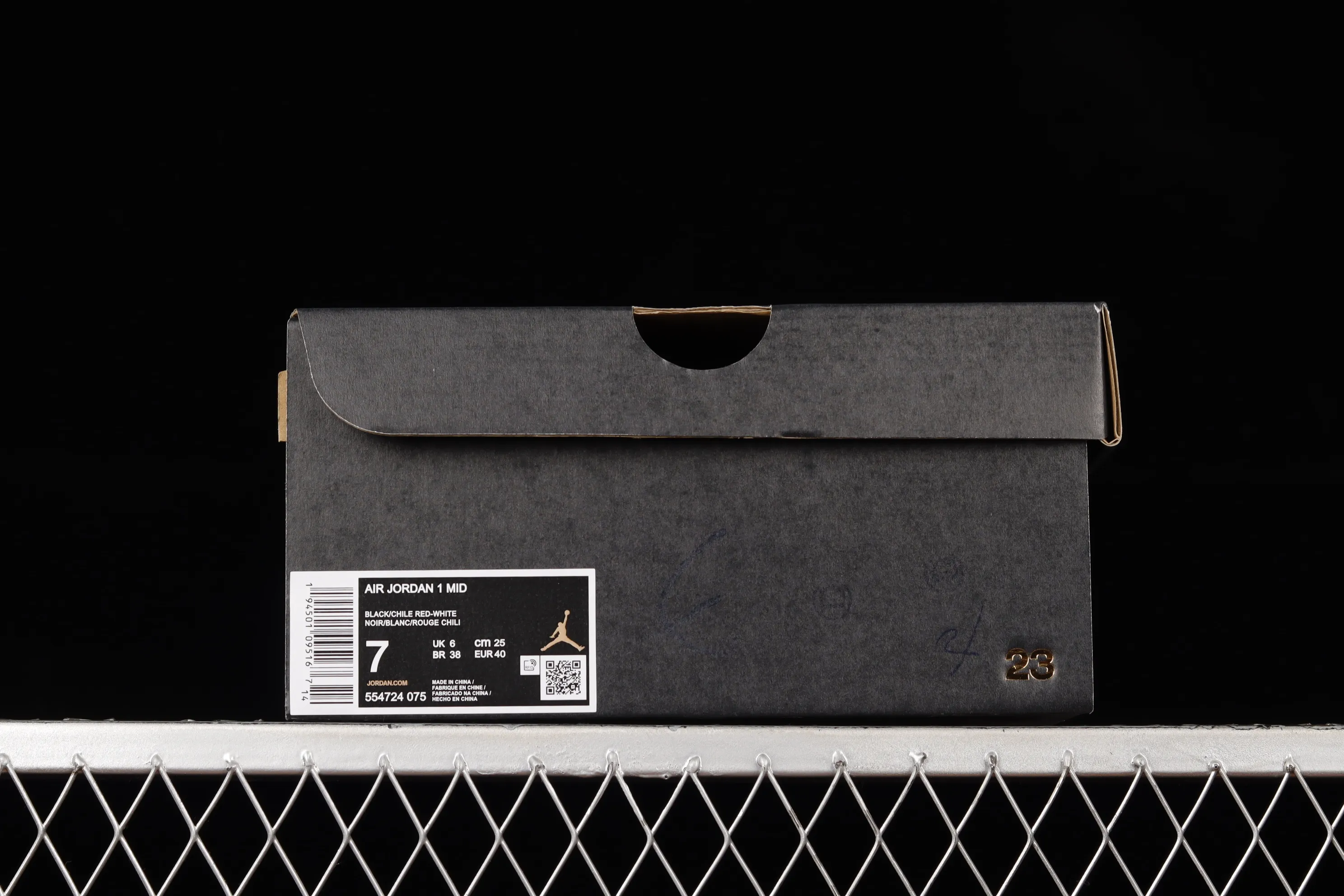 All categories Air Jordan Jordan series basketball shoes Air Jordan 1 Mid Air Jordan 1 Mid SE AJ1 Joe 1 graffiti black and white China basketball shoes 554724-075